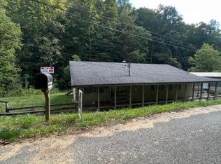 334 Oak Log Crk, Van Lear, KY 41265