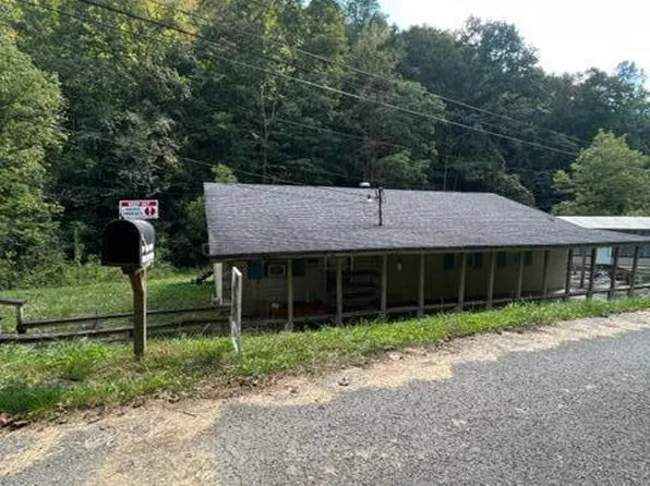 334 Oak Log Crk, Van Lear, KY 41265
