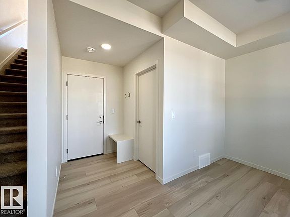 3rd image of 424 Hillshire Blvd