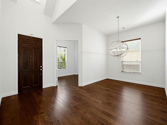 5th image of 1920 Roundtree Cir E