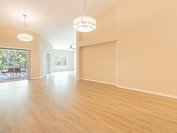 5th image of 25767 LAKE AMELIA WAY #204