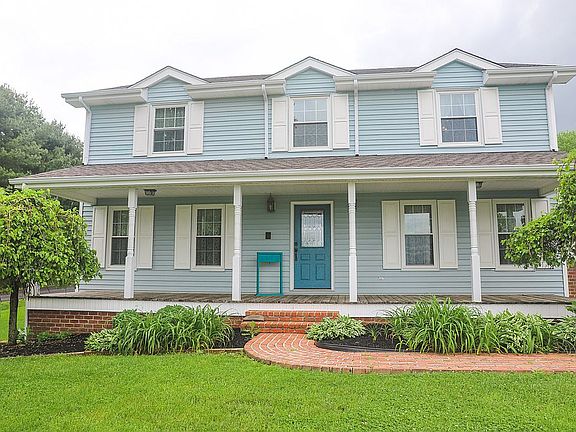 4th image of 19401 Triple Crown Dr