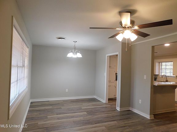 3rd image of 1112 Rockett Dr