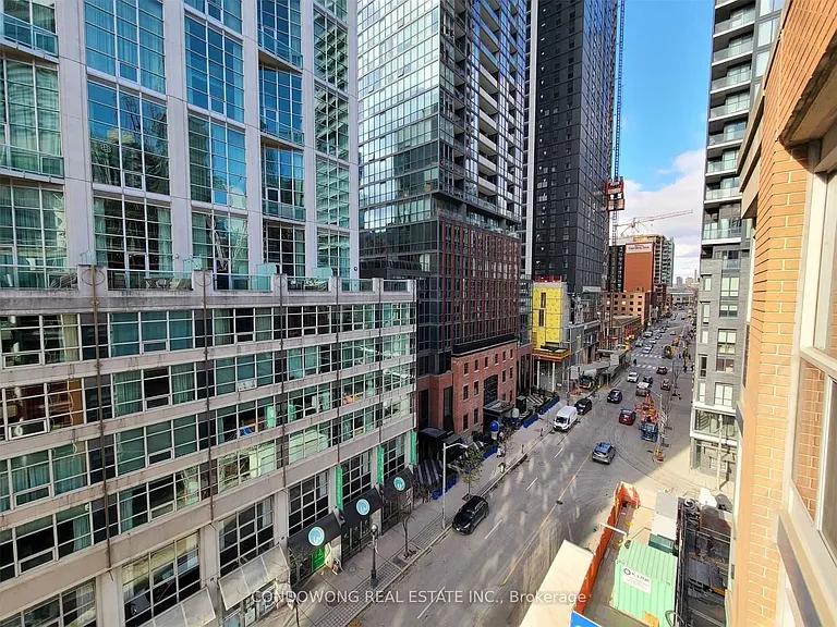 270 Wellington St W #819 — Photo 10