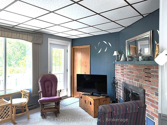5th image of 412 Ash St