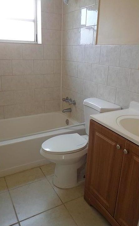 2nd image of 1924 71st St