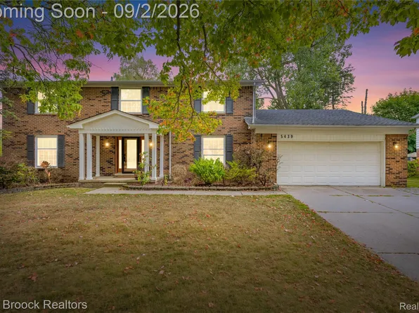 5439 Deerfield Village Dr, West Bloomfield, MI 48322