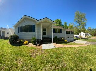 27 Rolocut Rd, Broad Brook, CT 06016