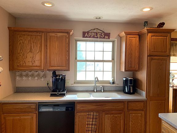 3rd image of 1300 W Wren Cir