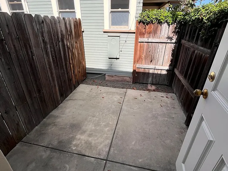 3934-3936 Goldfinch St — Photo 14