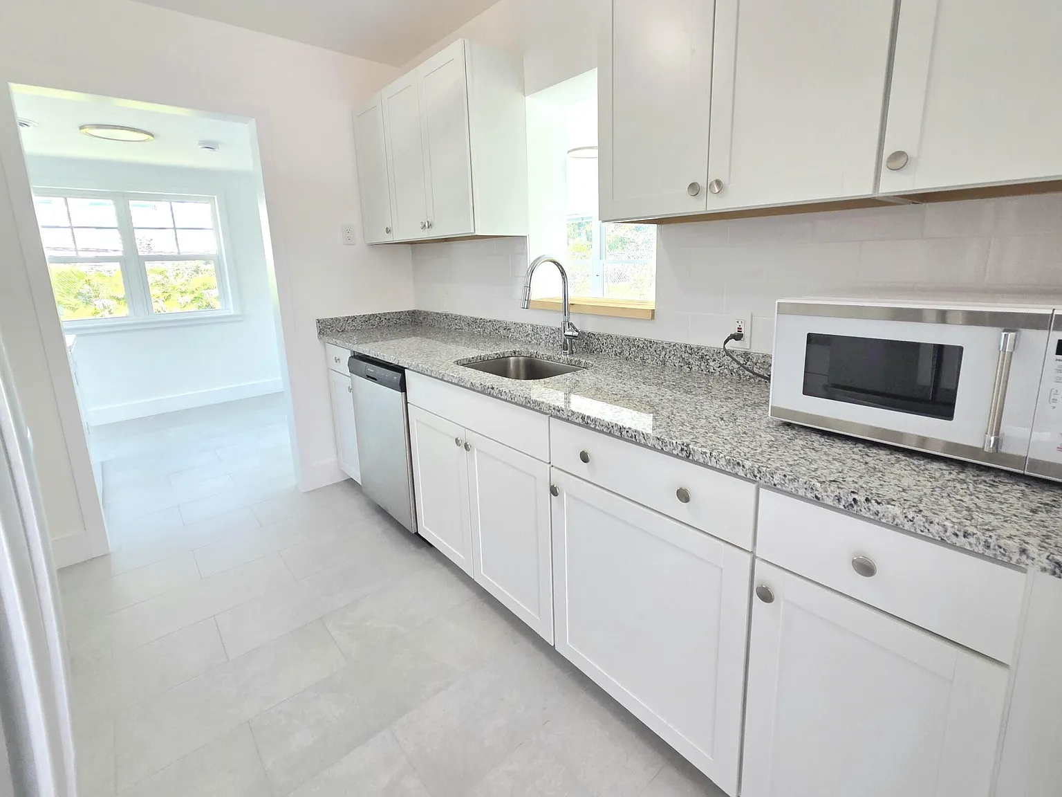 2 bed, 1.0 bath, 1138 sqft, $1,700 — Photo 2