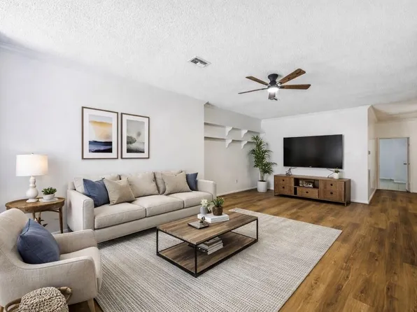 9410 Stonehouse Ln, Houston, TX 77025