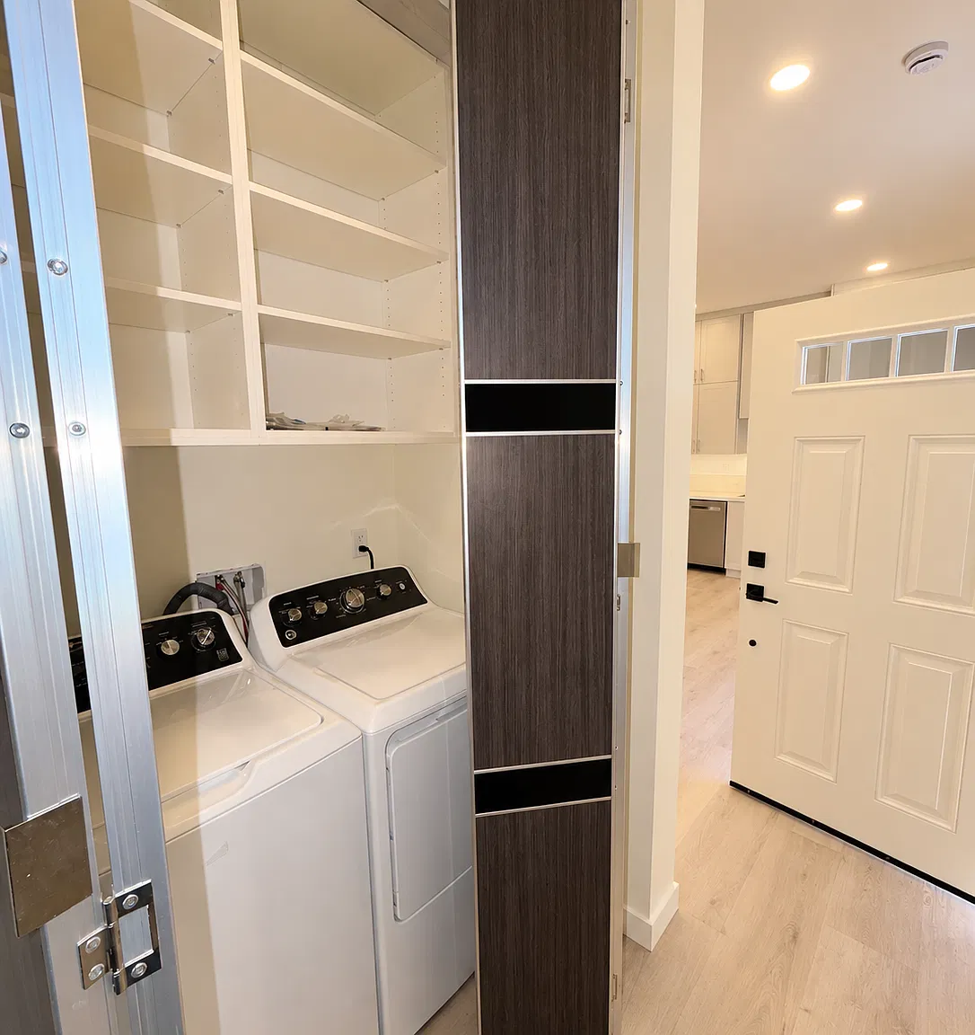 2 bed, 800 sqft, $3,000 — Photo 4
