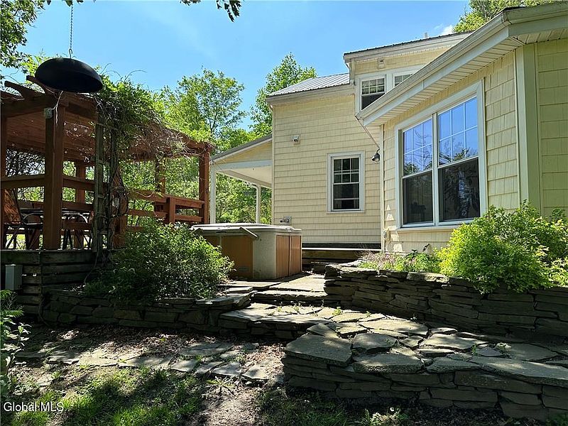 2nd image of 438 County Road 9