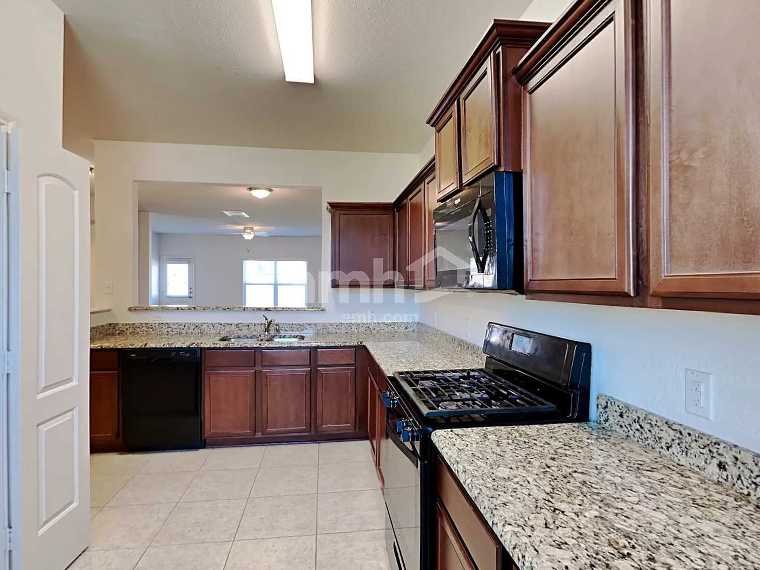 5 bed, 2.5 bath, 2663 sqft, $2,670 — Photo 4