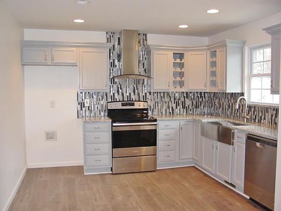 5th image of 2933 Edge Moor Dr
