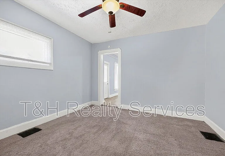 100 N Muessing St — Photo 8