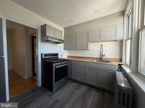 522 E Main St #B, Moorestown, NJ 08057
