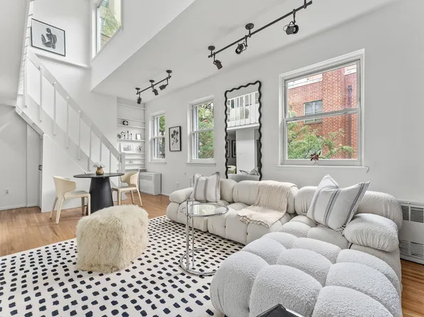 207 East 21st Street image 2 of 12