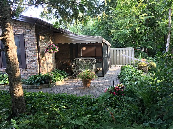 3rd image of 1024 Zanzibar Ln N