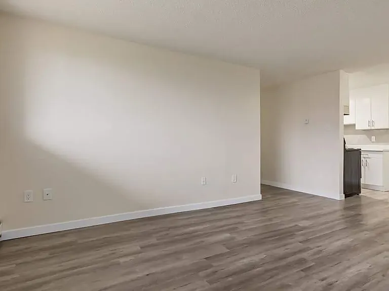 89 Collins Cres SE #201 — Photo 8
