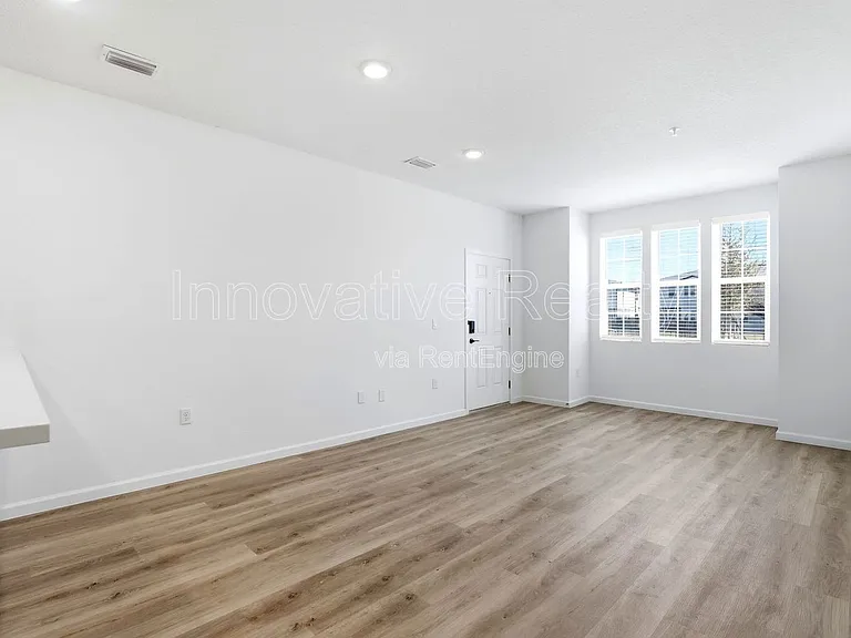 Venture Apartments — Photo 91