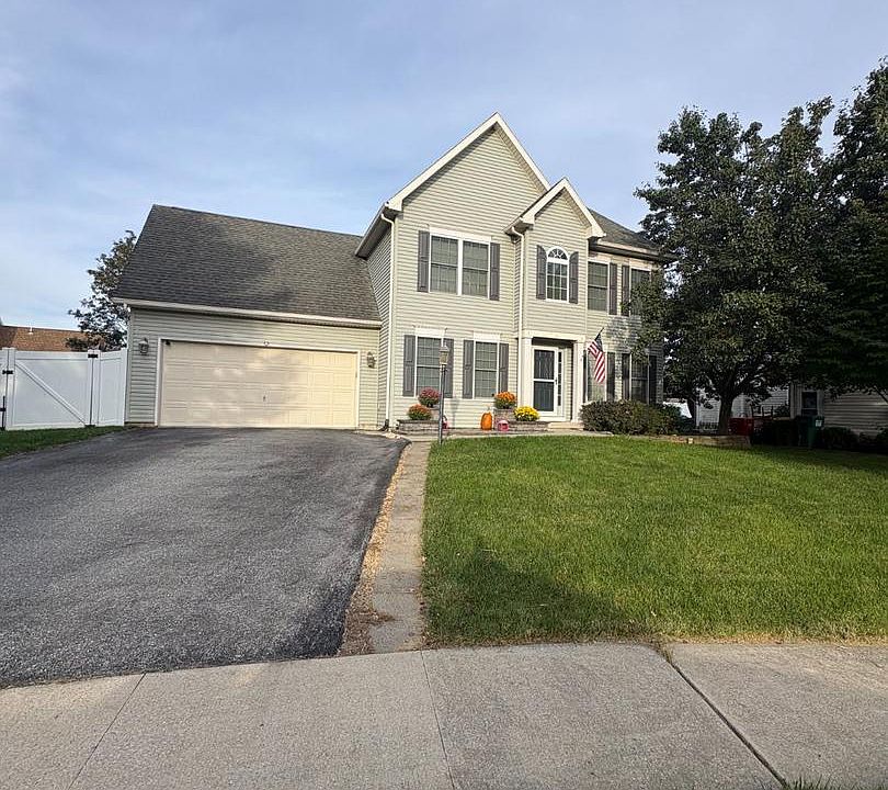 1st image of 448 Graystone Ct