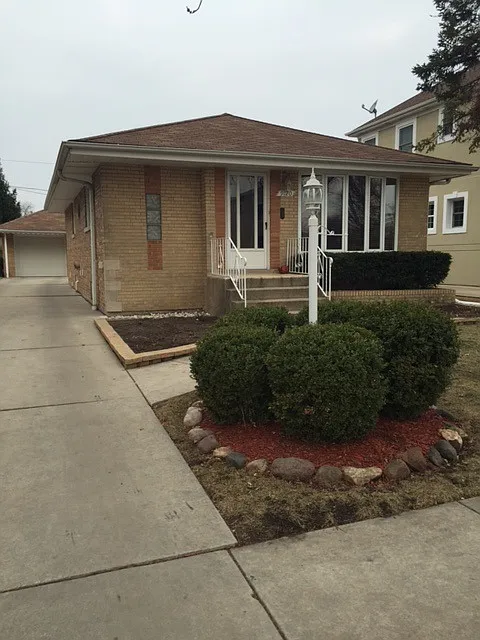 9120 Cherry Ave photo 1