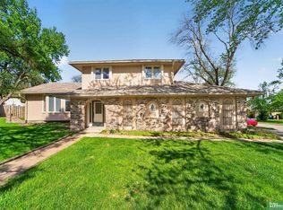 6617 S 75th Cir, Ralston, NE 68127