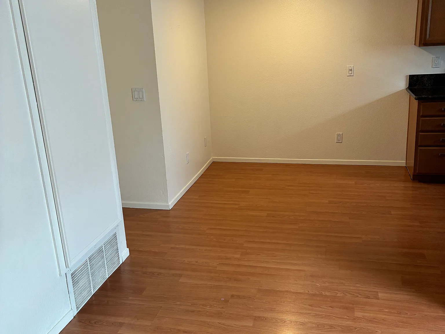 2 bed, 1.5 bath, 907 sqft, $2,400 — Photo 4