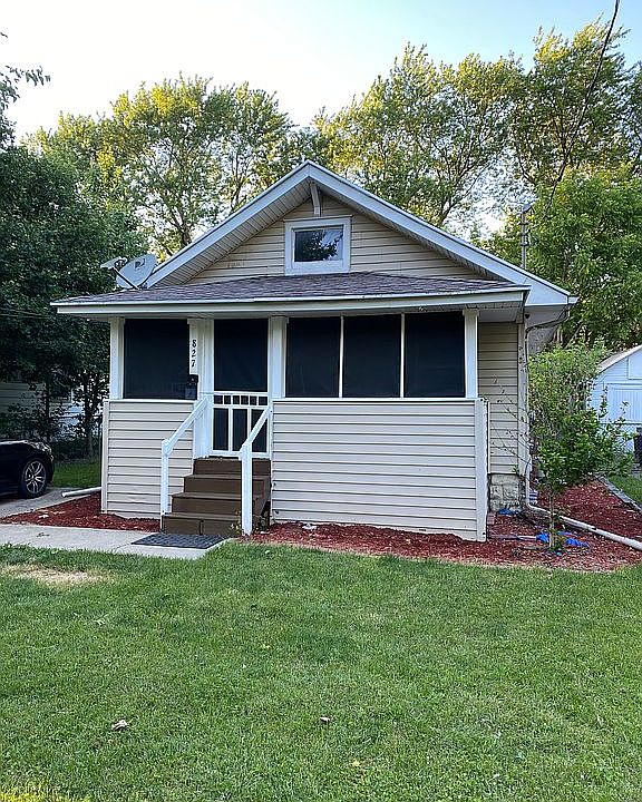 1st image of 827 Banghart St