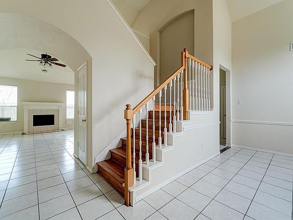 5th image of 9106 Uppercove Cir
