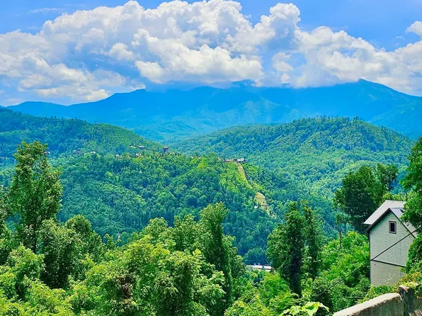430 Greystone Heights Rd, Gatlinburg, TN 37738