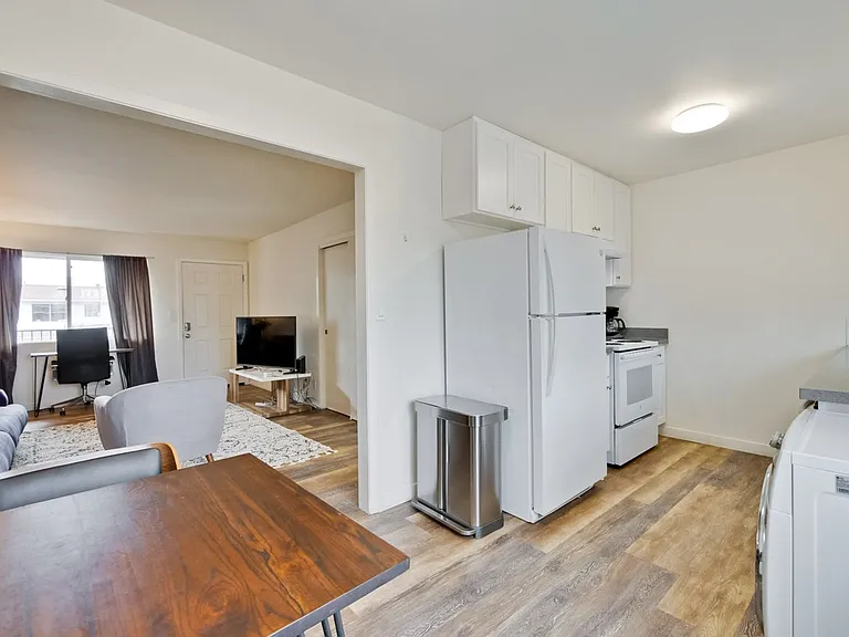 193 Redwood Avenue — Photo 11