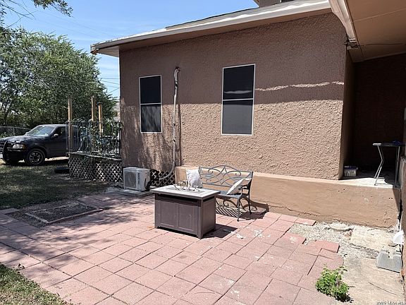 2nd image of 1030 W HUISACHE AVE