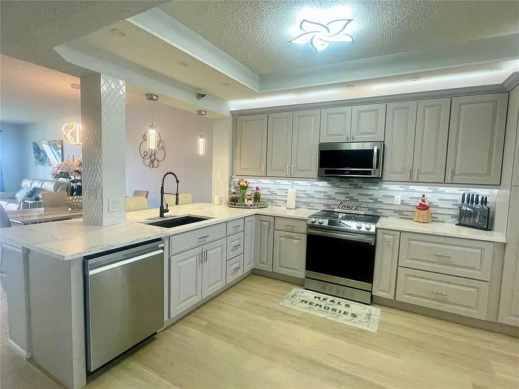 2 bed, 2.0 bath, 1200 sqft, $3,500 — Photo 4