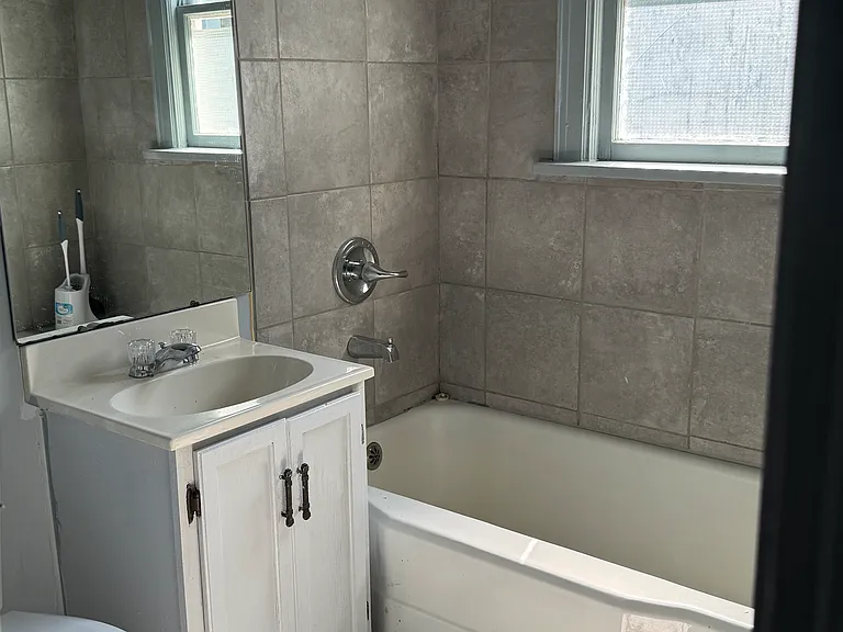 1527 N Woodland Ave — Photo 7
