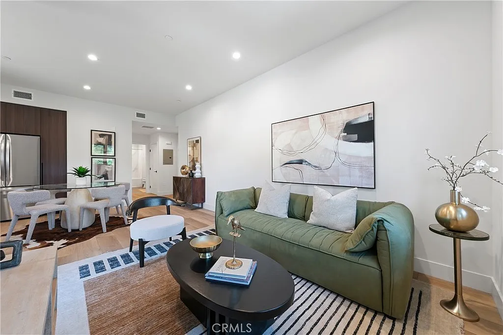 1 bed, 762 sqft, $3,300 — Photo 3