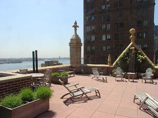Sold by Bond New York | media 11
