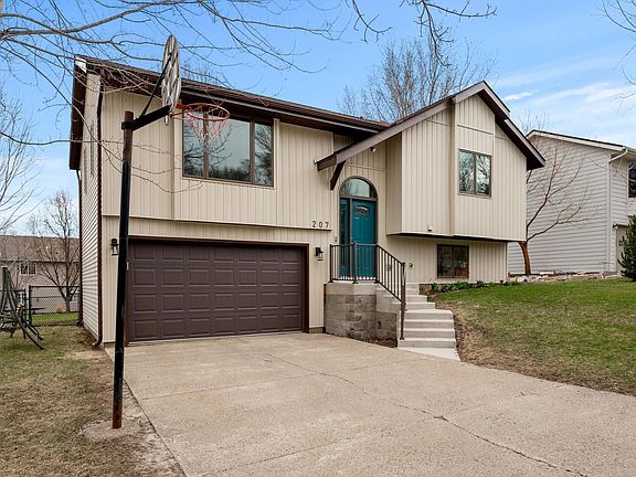 3rd image of 207 10th St SE