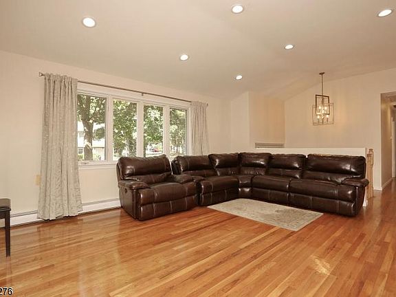 4th image of 16 Lafayette Pl #1X