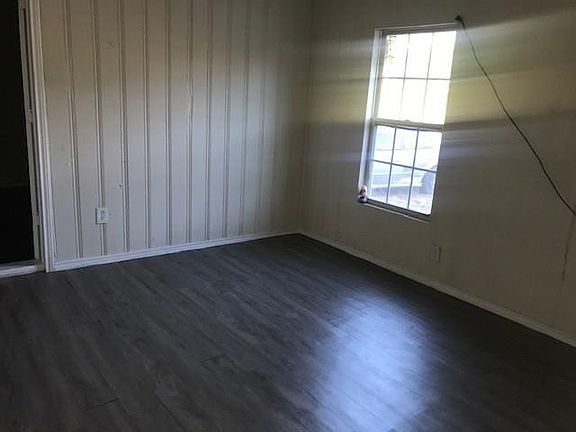 5th image of 301 Arnold Ct
