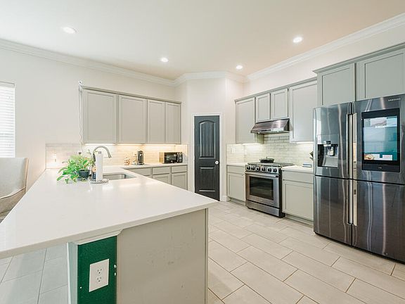 5th image of 1021 E 89th St