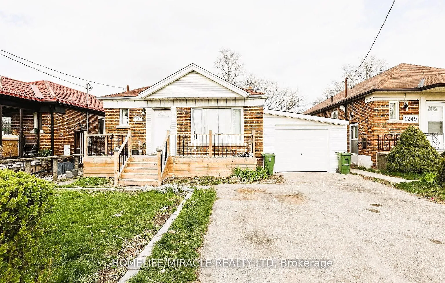 3 bed, $1,695 — Photo 1
