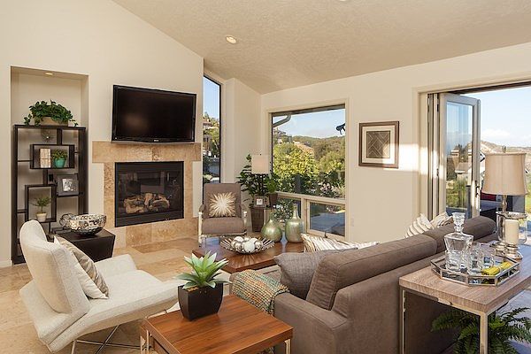 1st image of 6663 La Jolla Scenic Dr S
