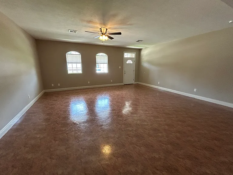 5009 Weston Dr — Photo 2