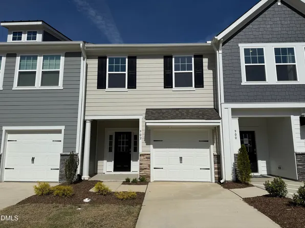 902 Kensley Grove Ln, Fuquay Varina, NC 27526