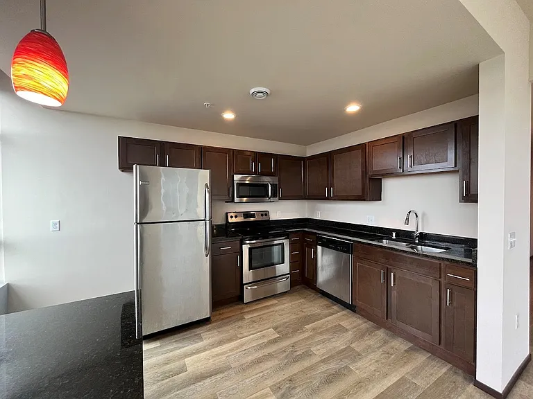 Galaxie High Rise Apartments — Photo 73