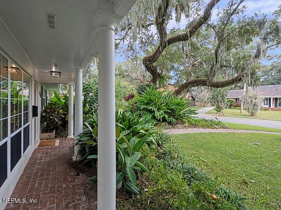 5th image of 47 WILLOW Drive