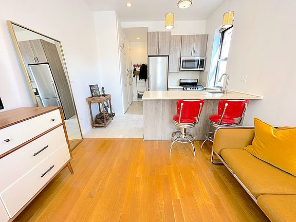 4th image of 212 E 13th St #Penthouse C